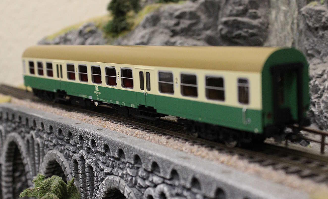 Piko 28005 H0 Halberstädter Mitteleinstiegswagen 2. Klasse DR