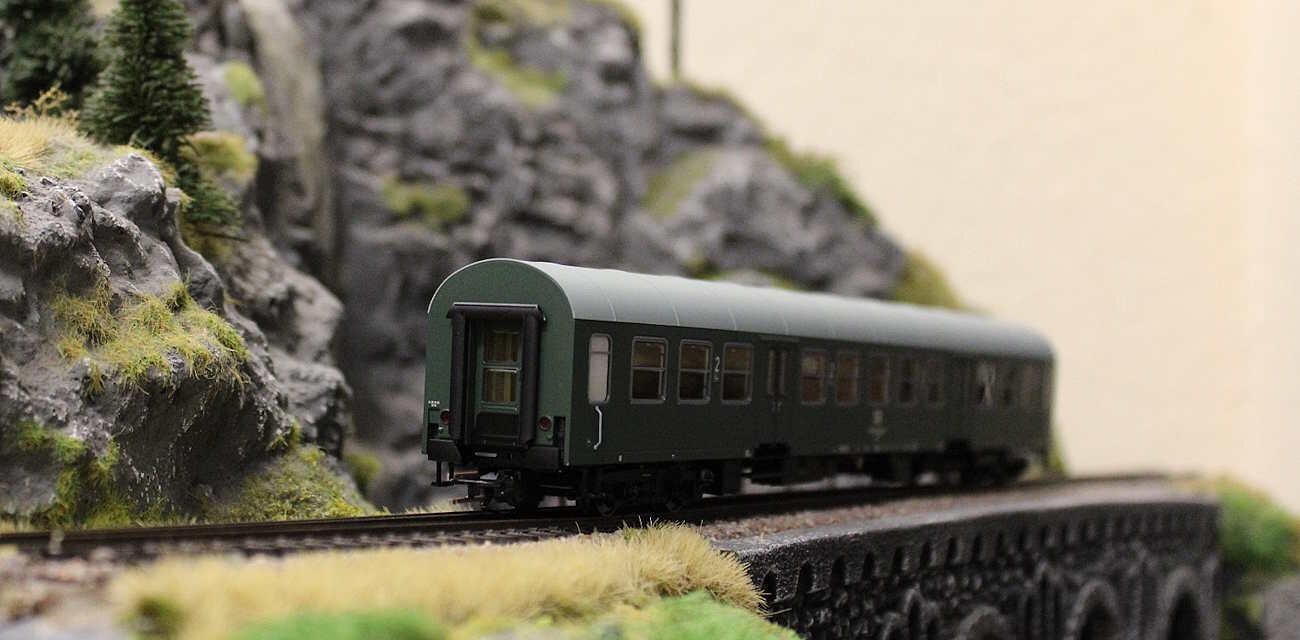 Trix T23181 H0 Personenwagen 2. Klasse DR