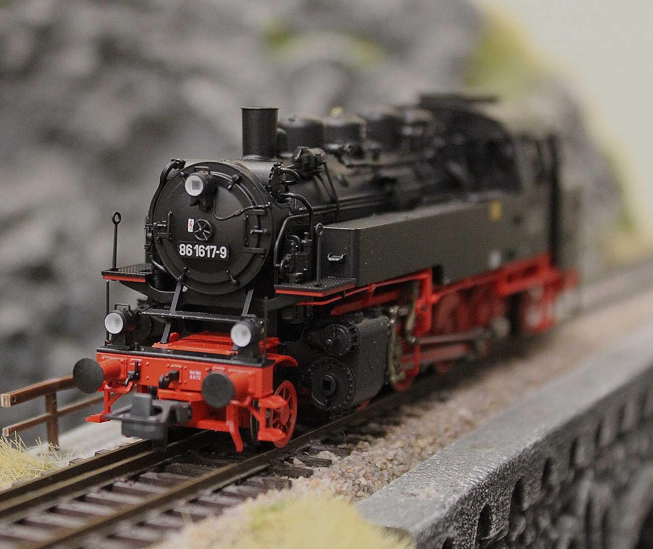 Roco 7110027 H0 Dampflokomotive BR 86 1617-9 DR - Sound Version