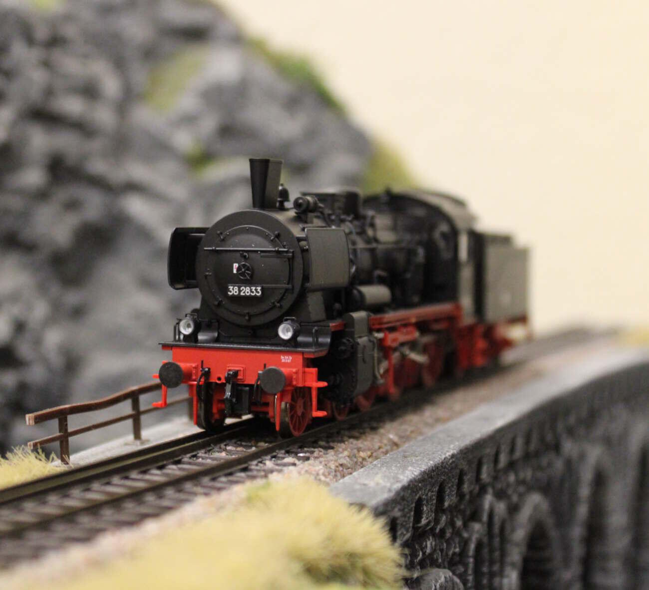 Roco 71398 H0 Dampflokomotive BR 38 2833 DR - Sound Version