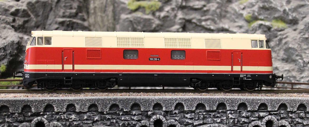 Roco 7300060 H0 Diesellokomotive BR  118 210-4 DR