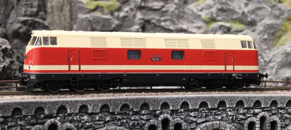 Roco 7300060 H0 Diesellokomotive BR  118 210-4 DR
