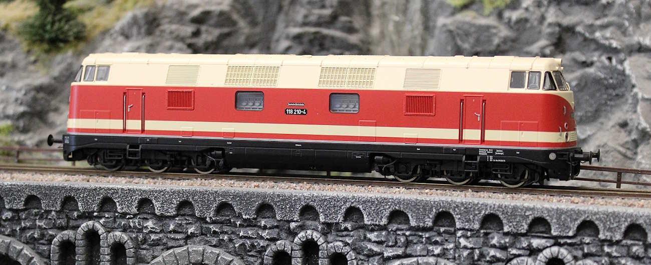 Roco 7310060 H0 Diesellokomotive BR 118 210-4 DR - Sound Version
