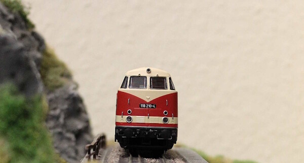Roco 7310060 H0 Diesellokomotive BR 118 210-4 DR - Sound Version