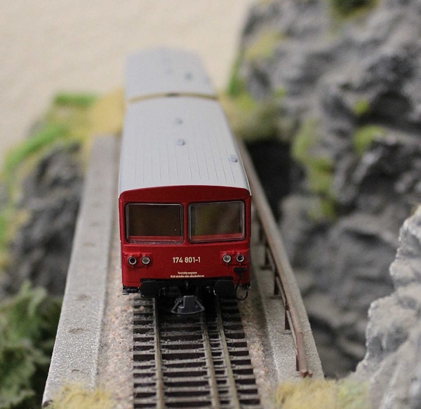 Roco 7700013 H0 Dieseltriebwagen 174 001-8 mit Beiwagen DR