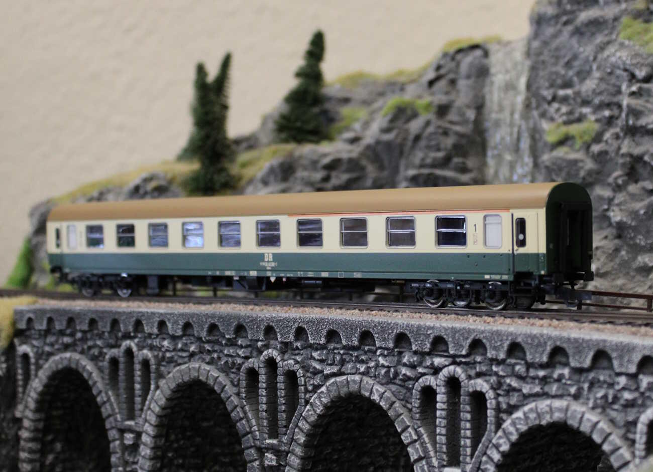 Roco 6200115 H0 Schnellzugwagen 1./2. Klasse DR