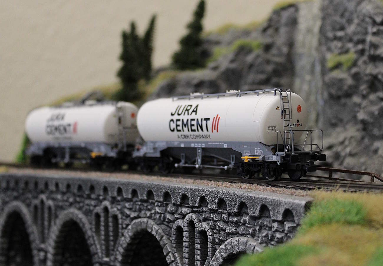 Roco 6600191 H0 2-teiliger Set: Silowagen Jura Cement/Wascosa