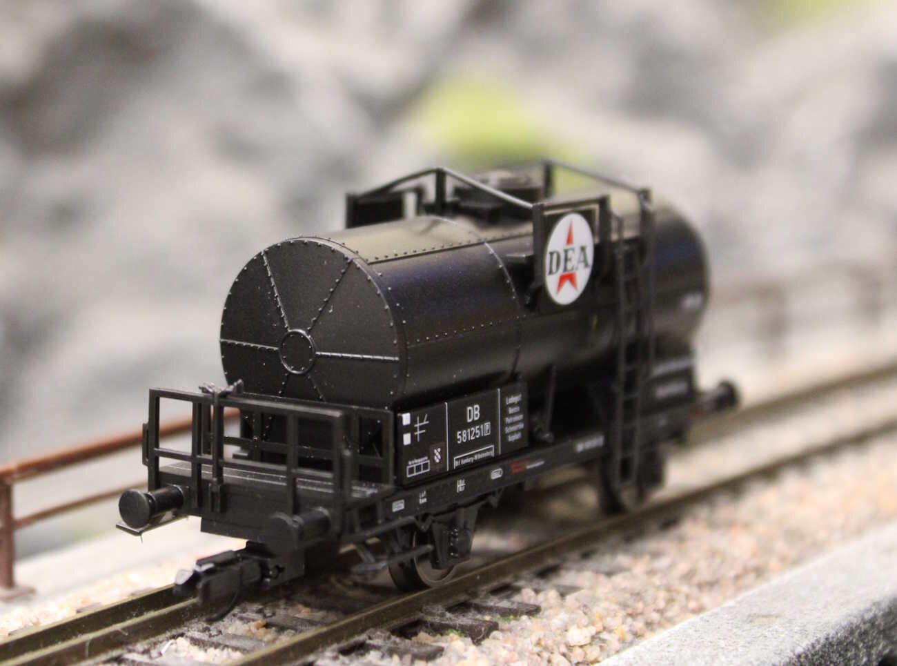 Tillig 95776 TT Kesselwagen „DEA“, eingestellt bei der DB