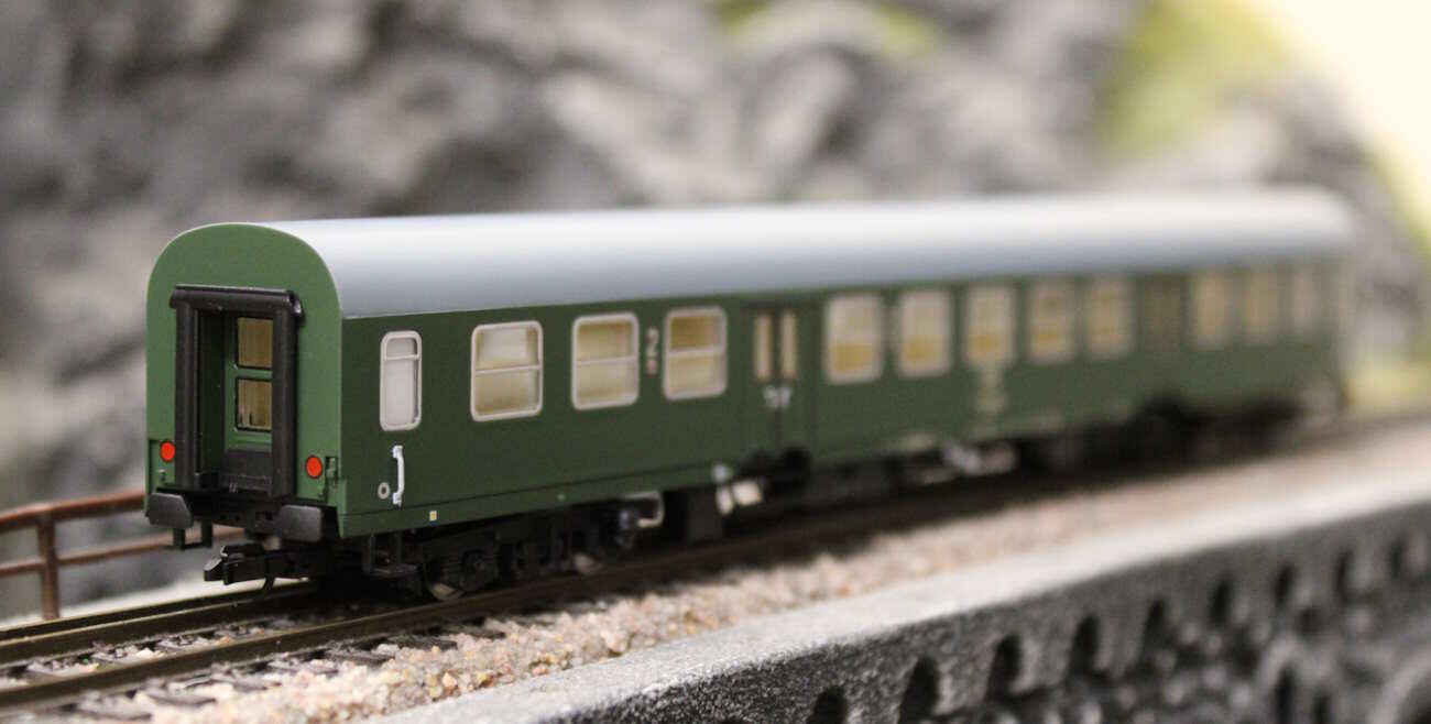 Tillig 12608 TT Reisezugwagen 2. Klasse Bmhe der DR