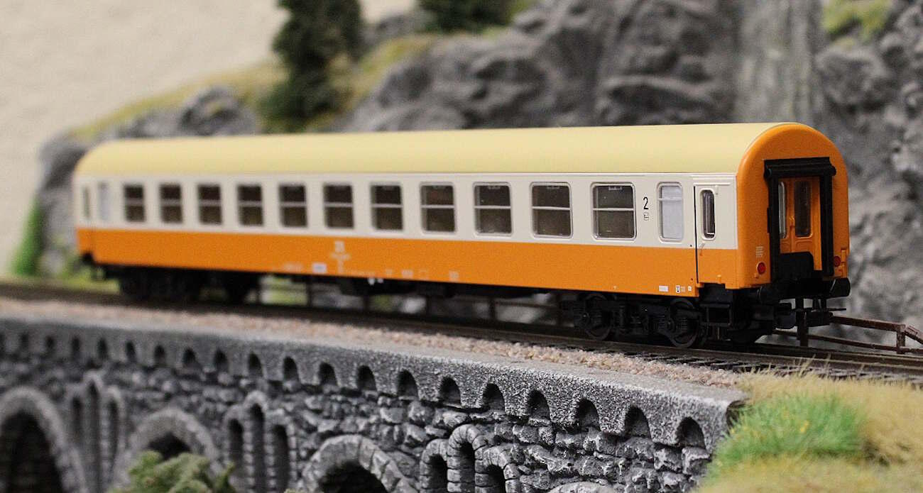 Tillig 75004 H0 Reisezugwagen 2. Klasse Bme „Städteexpress“ der DR