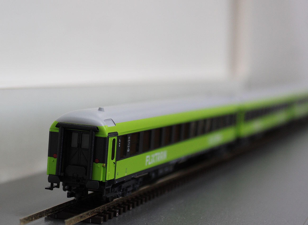 Tillig 01100 TT Reisezugwagenset „Flixtrain“, Teil 1