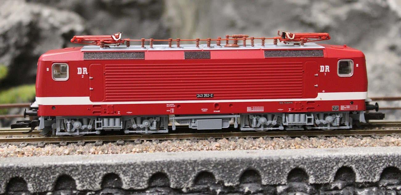 Tillig 04348 TT Elektrolokomotive BR 243 der DR
