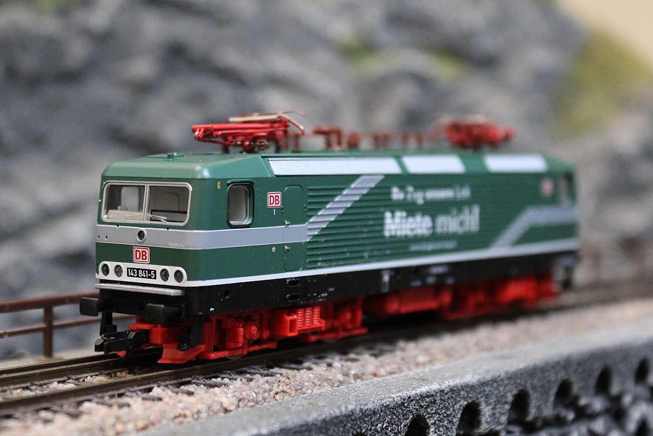 Tillig 04349 TT Elektrolokomotive 143 841-5 der DB Gebrauchtzug