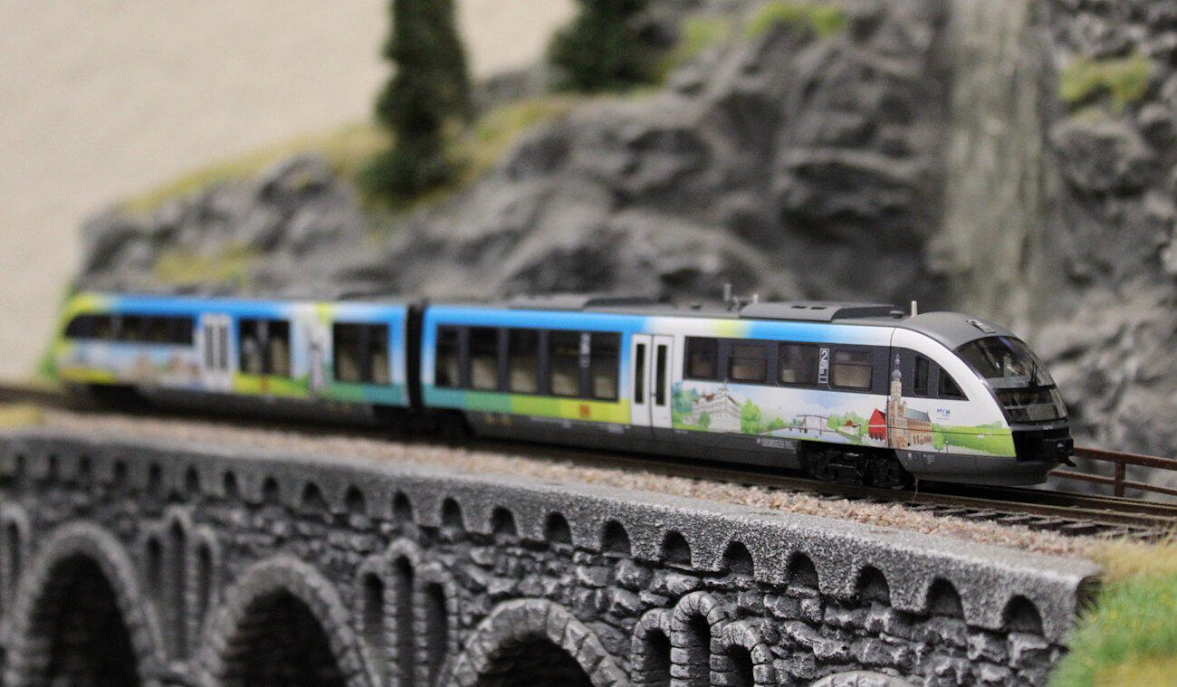 Tillig 04889 TT Triebwagen BR 642 „MV tut gut“ der DB AG