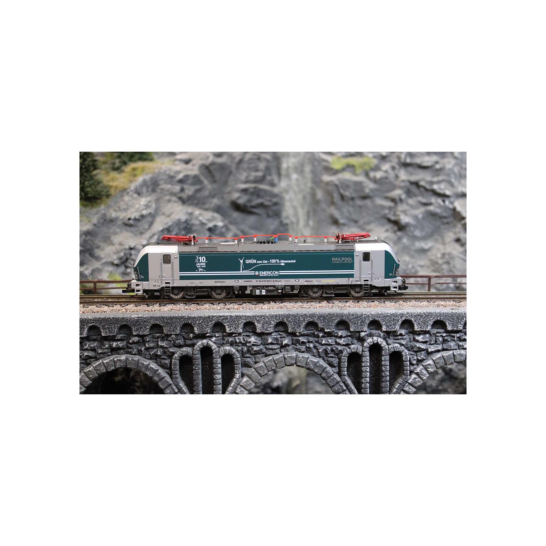 Tillig 01094 TT Güterzugset Sandtransport der Enercon GmbH, bestehend aus einer Elektrolokomotive BR 193 und vier Selbstentladewagen Faccns