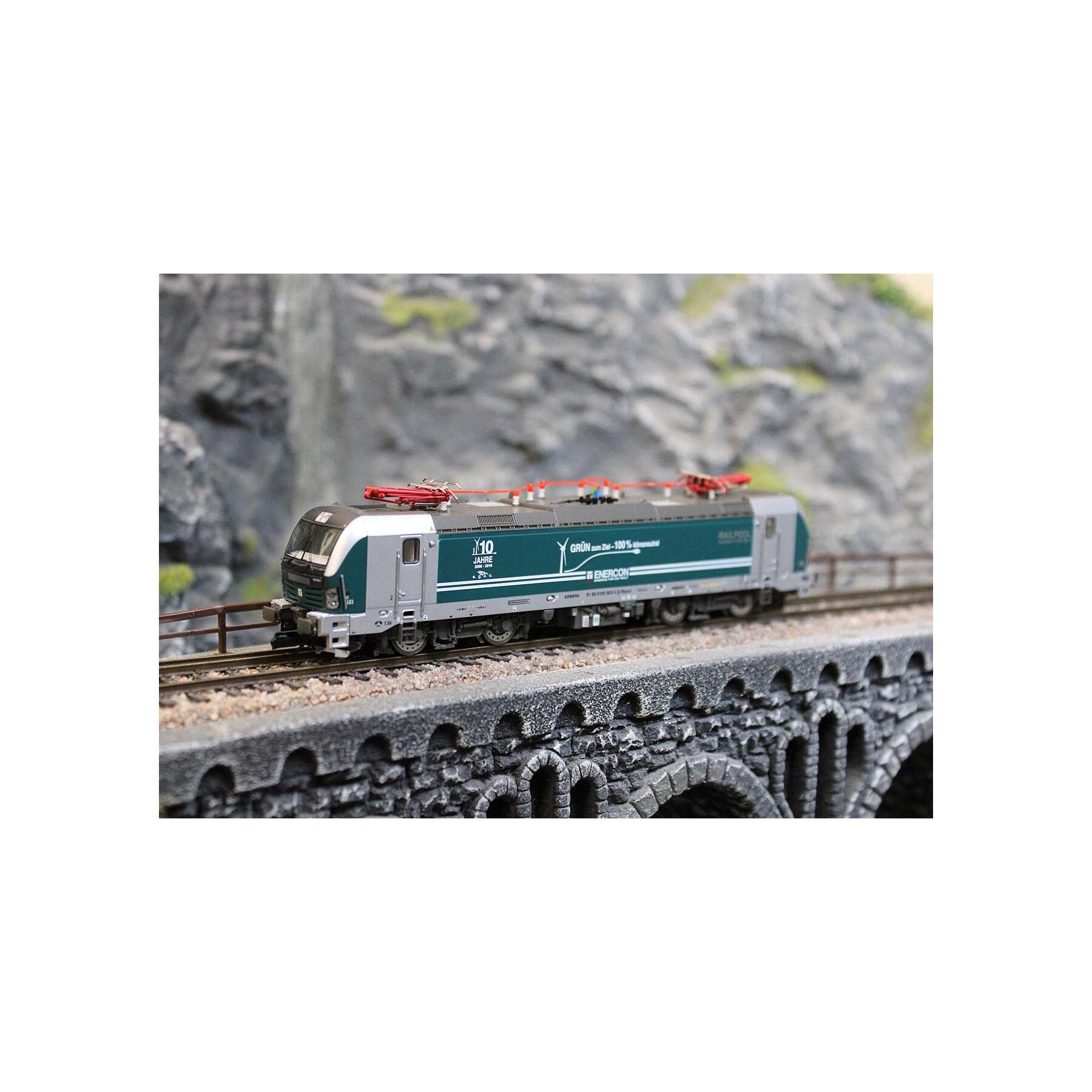 Tillig 01094 TT Güterzugset Sandtransport der Enercon GmbH, bestehend aus einer Elektrolokomotive BR 193 und vier Selbstentladewagen Faccns