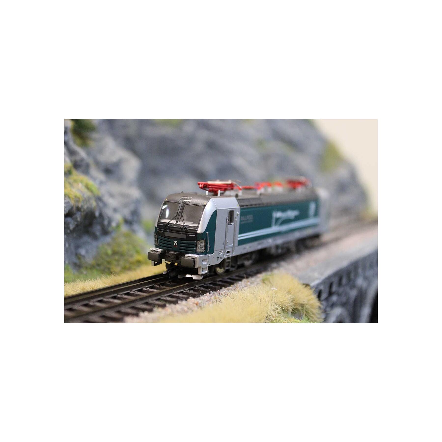 Tillig 01094 TT Güterzugset Sandtransport der Enercon GmbH, bestehend aus einer Elektrolokomotive BR 193 und vier Selbstentladewagen Faccns