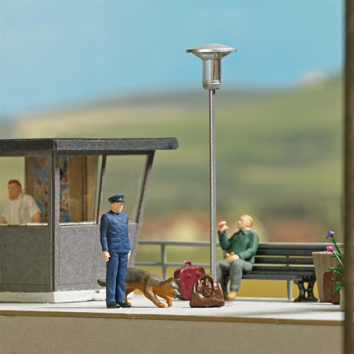 Busch 8869 TT Action Set:Bundespolizei mit Spürhund