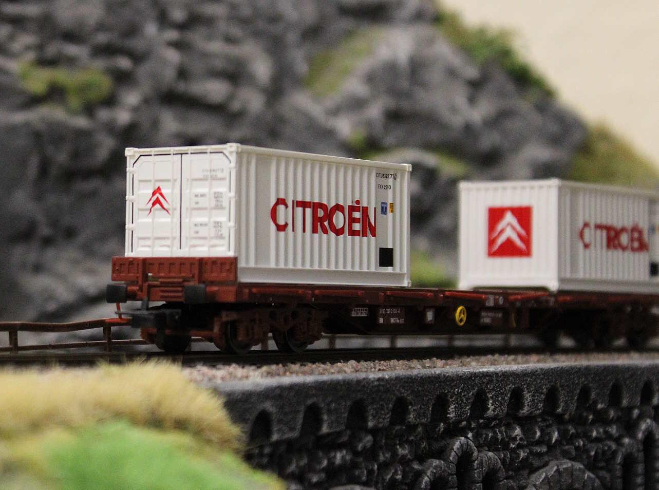 Jouef HJ6310 H0 SNCF, 4-achs. Flachwagen Typ Rs mit 2 x 20’-Containern Citroën, weiss