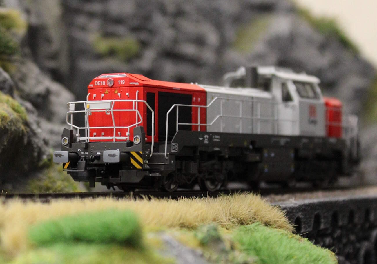 Rivarossi HR2989S H0 Dieselelektrische Lokomotive Vossloh DE18 DB Cargo - Sound Version