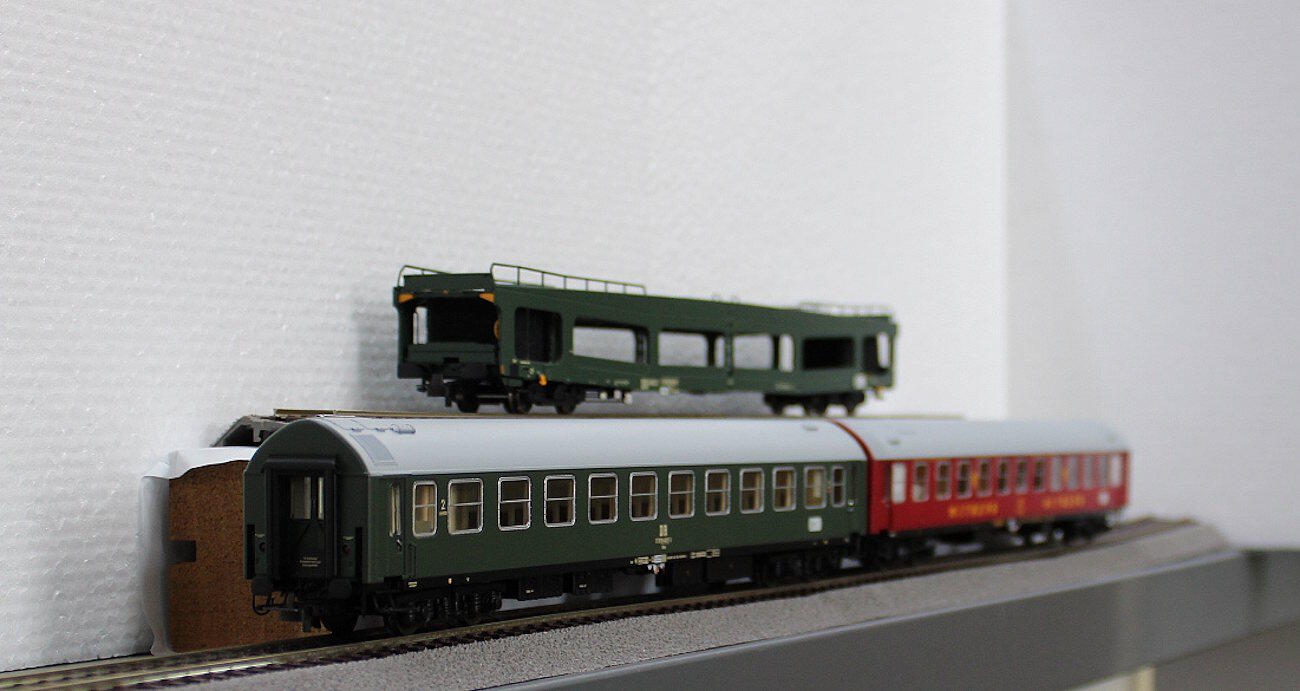 Rivarossi HR4418 H0 3-tlg. Set des Autoreisezug Berlin – Lörrach DR