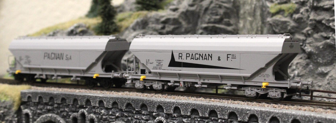 Rivarossi HR6678 H0 2-tlg. Set Getreidesilowagen der Bauart Uas, „Pagnan“der FS