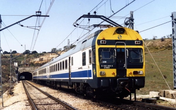 Arnold HN2618D N Elektrischer Triebzug Reihe 444 der RENFE