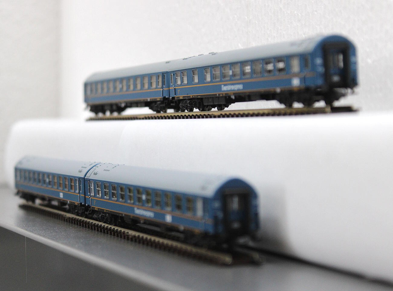 Arnold HN4481 N 4-tlg. Personenwagen-Set „Tourex“ der DR