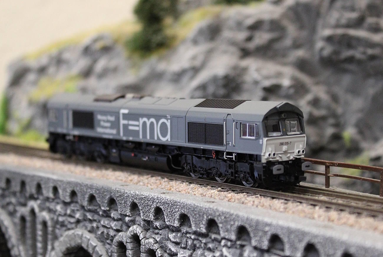 Arnold HN9069 TT dieselelektrische Lokomotive Class 66 Heavy Haul Power, graue Farbgebung, Ep. VI
