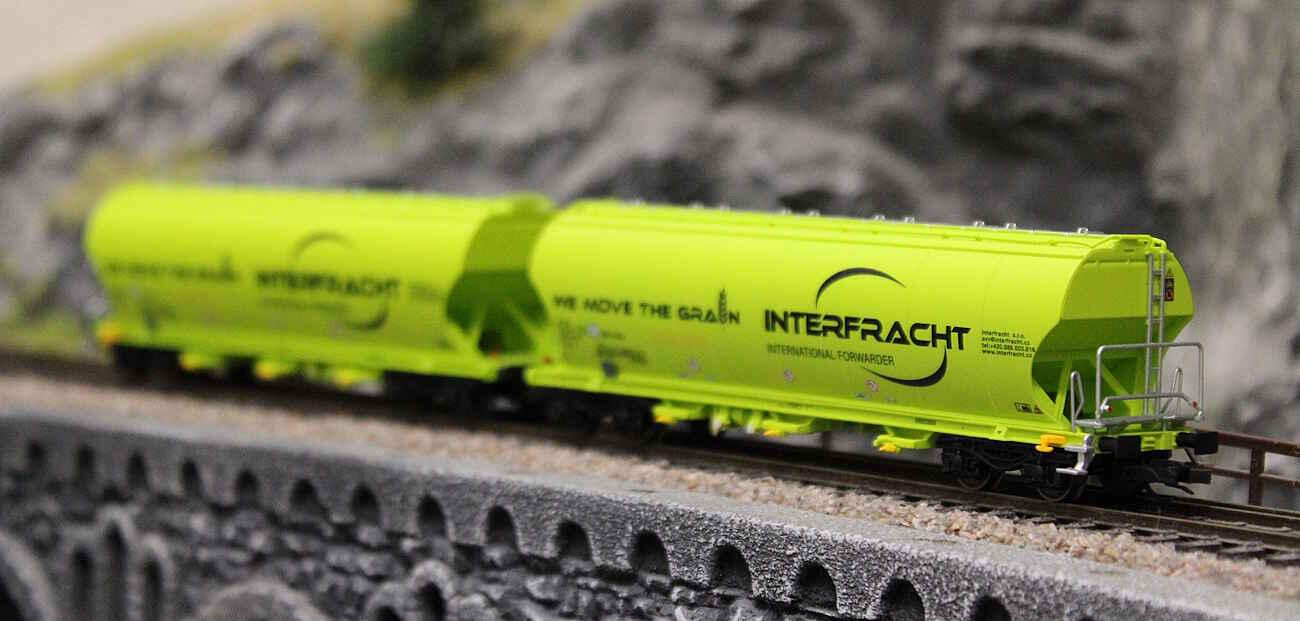 Arnold HN9759 TT  CZ-interfracht, 2-tlg. Set 4-achs. Getreidesilowagen