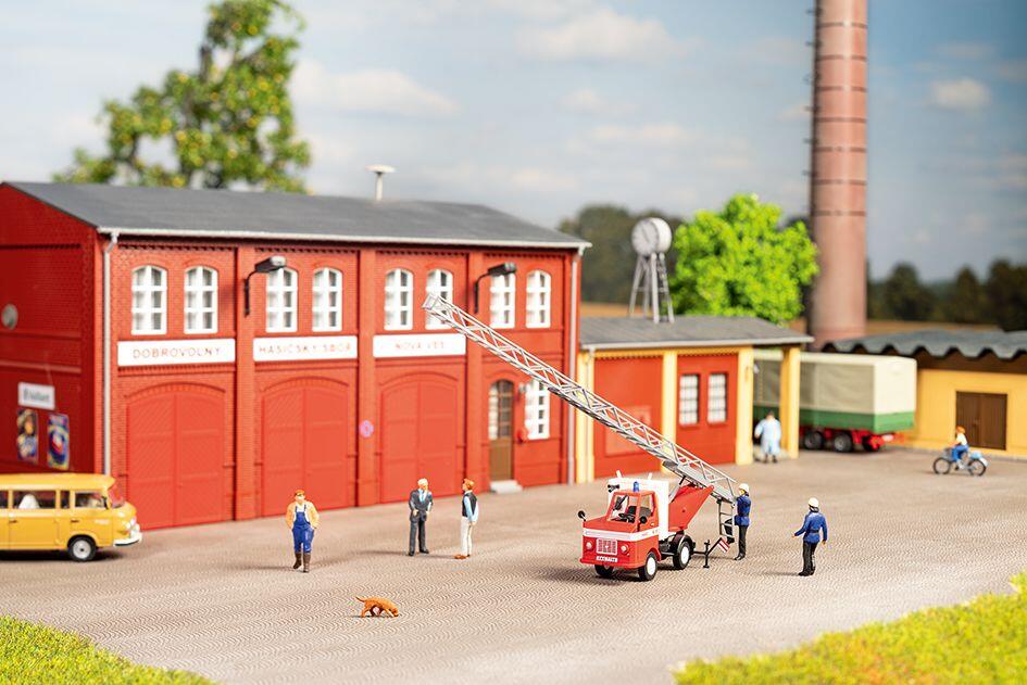 Auhagen 41687 H0 Multicar M22 Hasičský otočný žebřík