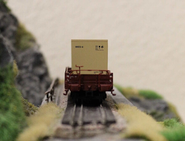 Brawa 50876-3 Güterwagen Samm DR - Ladegut Holzkiste Deutrans