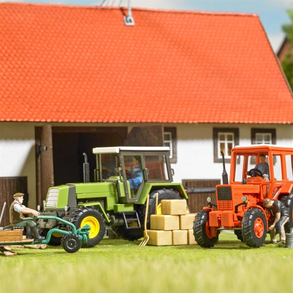 Busch 1996 H0 Figuren-Set »Traktorfahren«