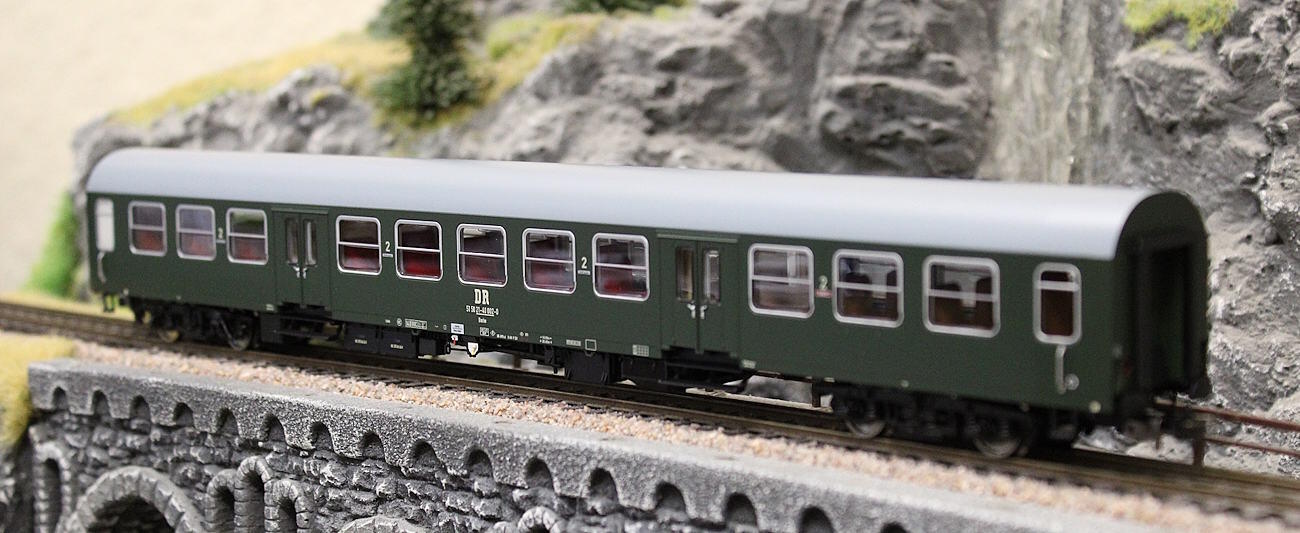 Piko 28000 H0 Halberstädter Mitteleinstiegswagen 2. Klasse DR Epoche IV