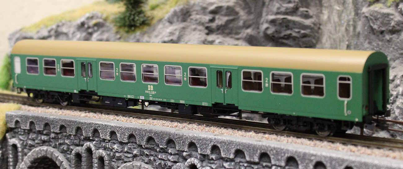 Piko 28002 H0 Halberstädter Mitteleinstiegswagen 2. Klasse DR Epoche IV