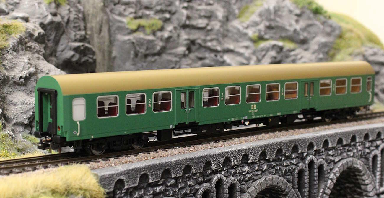 Piko 28003 H0 Halberstädter Mitteleinstiegswagen 2. Klasse DR Epoche IV