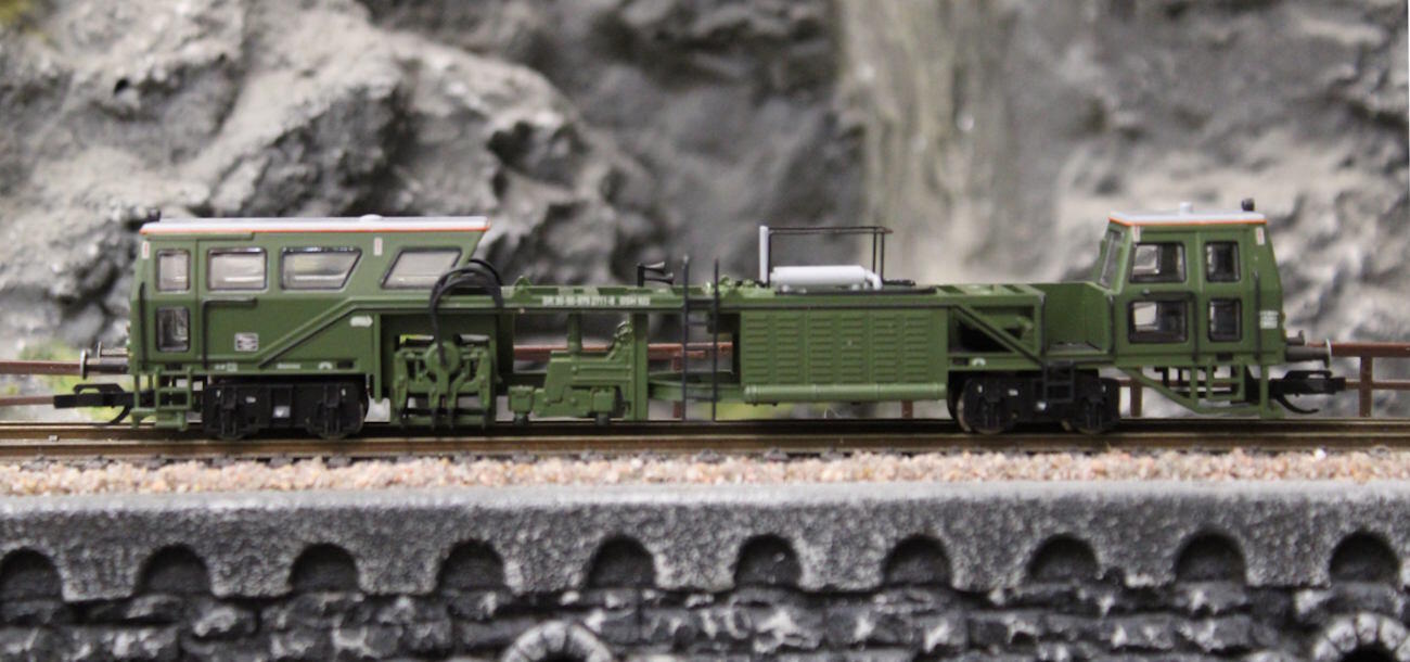 Fischer Modell 26013109 Gleisstopfmaschine NVA