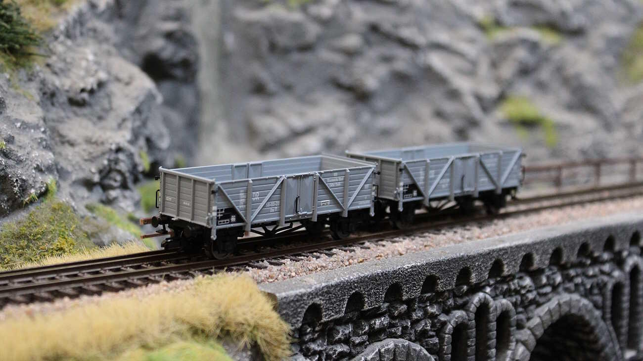 Tillig 502800 TT Club Set mit zwei Güterwagen Om;  "VEB Eisenwerke West", DR, Ep. III