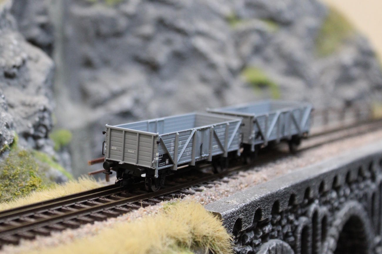 Tillig 502800 TT Club Set mit zwei Güterwagen Om;  "VEB Eisenwerke West", DR, Ep. III