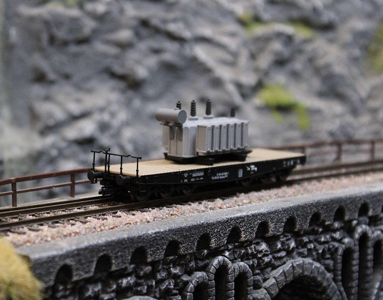 Tillig 502805 TT Schwerlastwagen, beladen mit Transformator, DR, Ep. IV