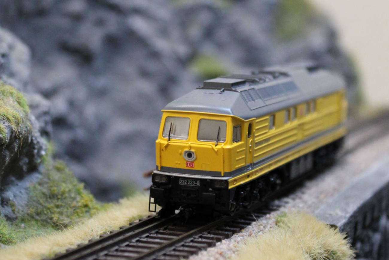 Tillig 502809 TT Diesellokomotive BR 232 223-8, DB Bahnbau Gruppe GmbH, Ep. VI