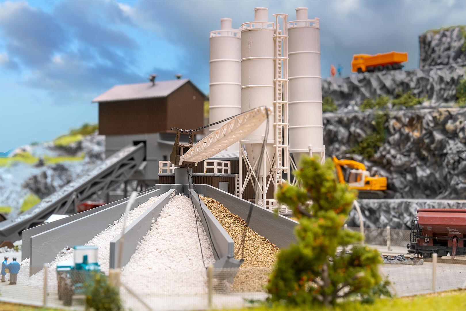 Faller 222228 N Betonmischwerk mit Kies-Verladesilo