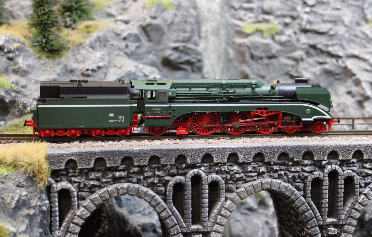 Roco 7180017 TT Dampflokomotive BR 18 201 DR "65 Jahre"