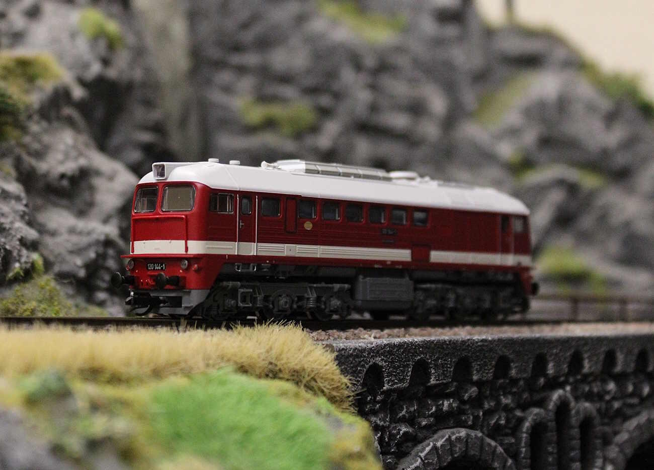 Roco 7380019 TT Diesellokomotive BR 120 DR