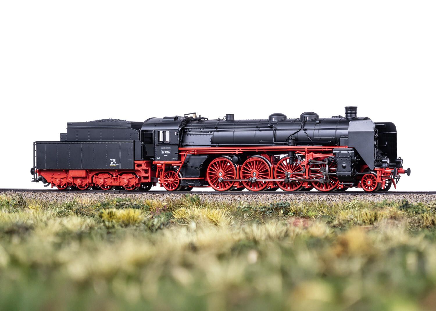 Trix 25019 H0 Dampflokomotive BR 19.0 Sachsenstolz DR - Sound & Dynamischer Dampf