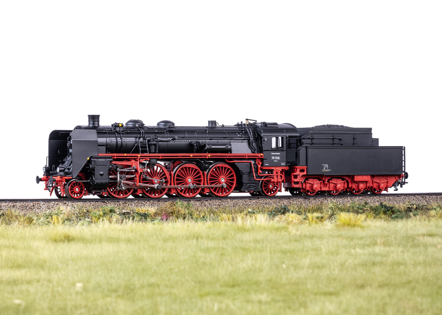 Trix 25019 H0 Dampflokomotive BR 19.0 Sachsenstolz DR - Sound & Dynamischer Dampf