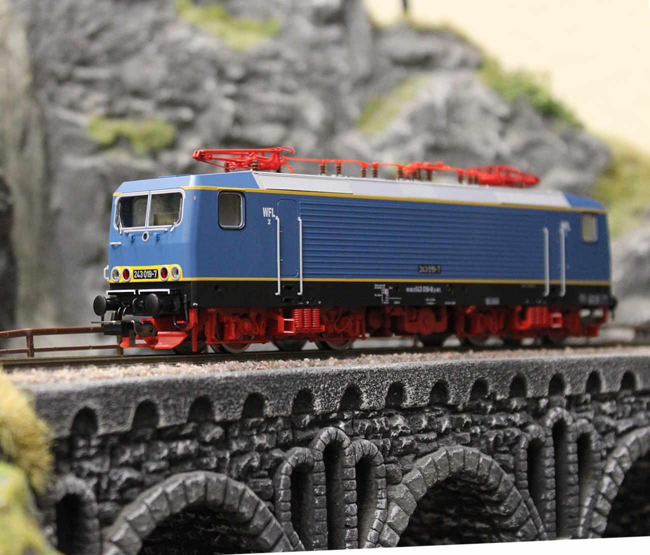 Piko 21792 H0 Elektrolokomotive 243 019 WFL VI S-Bahn Leipzig, - Sound Version