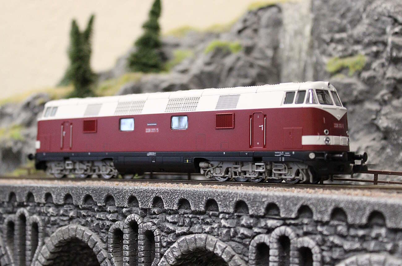 Piko 52120 H0 Diesellokomotive BR 228 Sparlack DR V AC- Sound Version