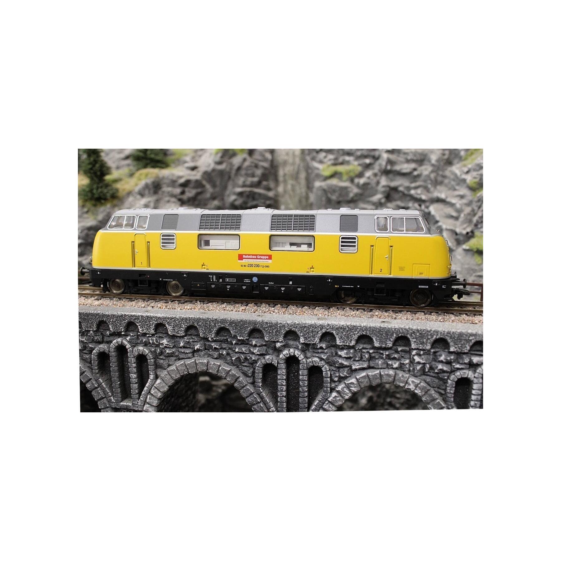 Trix 22380 H0 Diesellokomotive BR 220 DBG - Sound Version