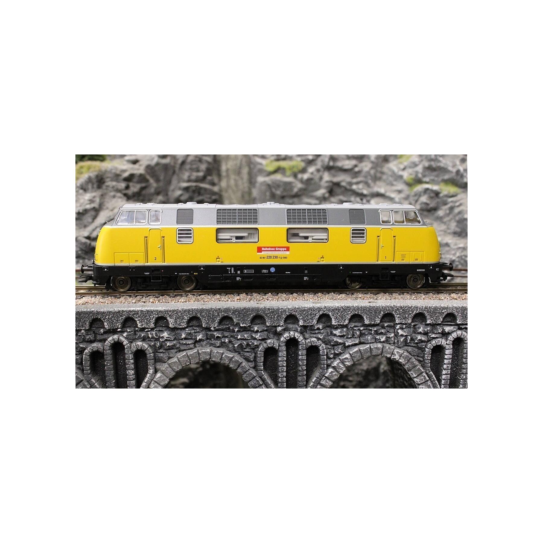 Trix 22380 H0 Diesellokomotive BR 220 DBG - Sound Version